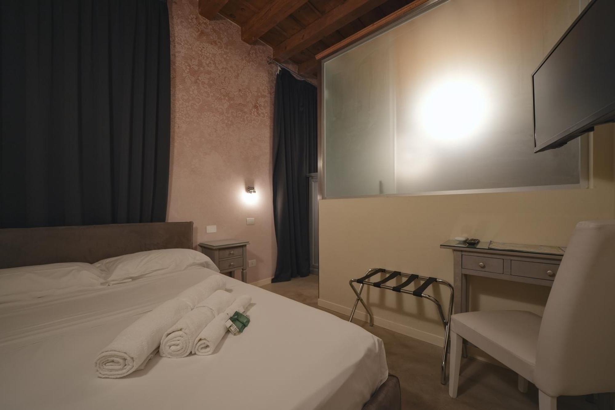 Palazzo Di Giulietta - Juliet'S Palace เวโรนา ภายนอก รูปภาพ