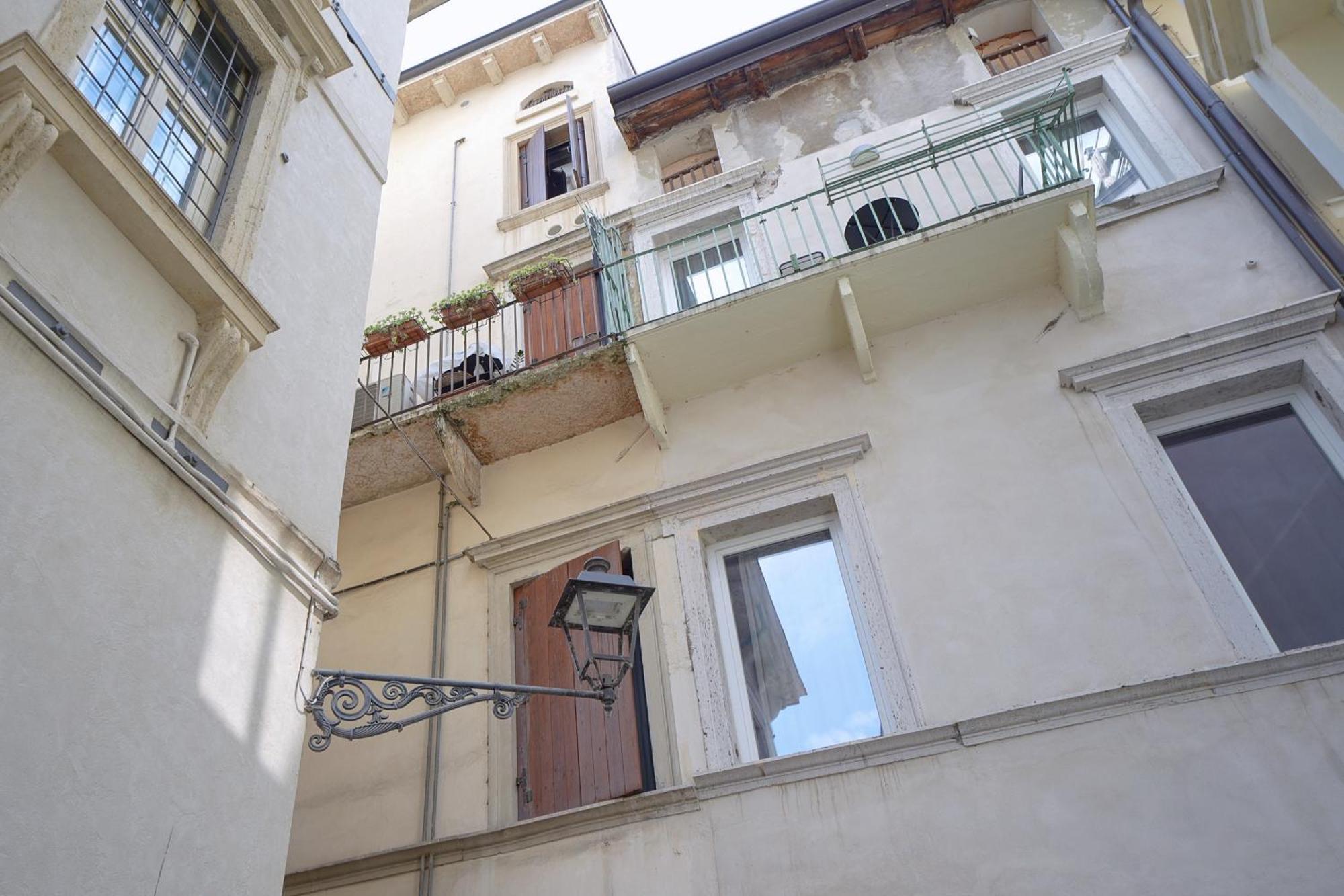 Palazzo Di Giulietta - Juliet'S Palace เวโรนา ภายนอก รูปภาพ