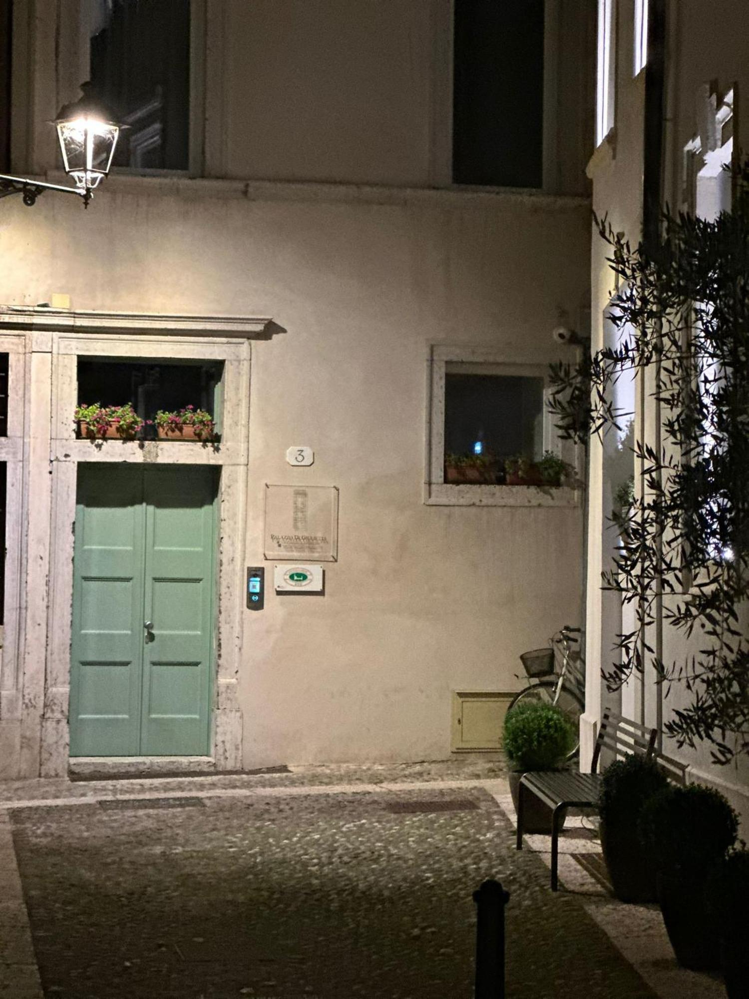 Palazzo Di Giulietta - Juliet'S Palace เวโรนา ภายนอก รูปภาพ